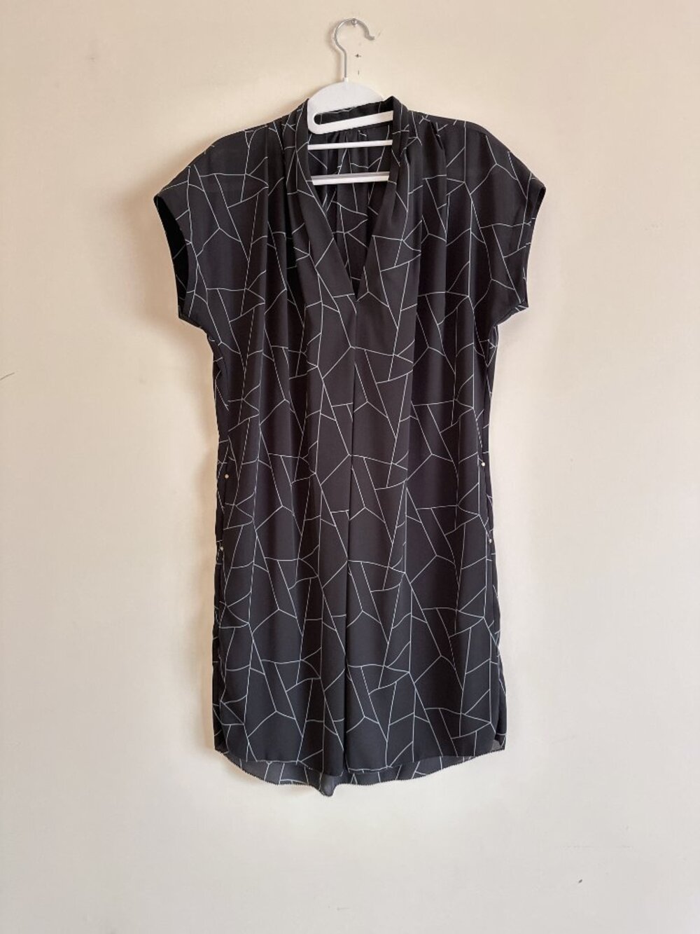 Black Short-Sleeve V-Neck Dress with Geometric Print